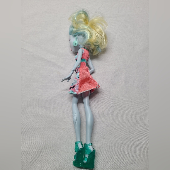 Mattel Monster High Emoji Lagoona Blue Doll 2008 Mattel Dressed with Shoes - Picture 4 of 4